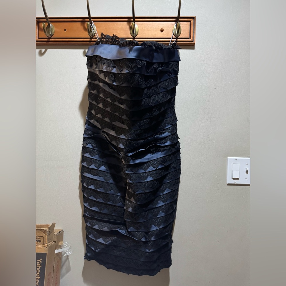 Carmen Marc Valvo Elegant Blue silk and Black lace Strapless Dress